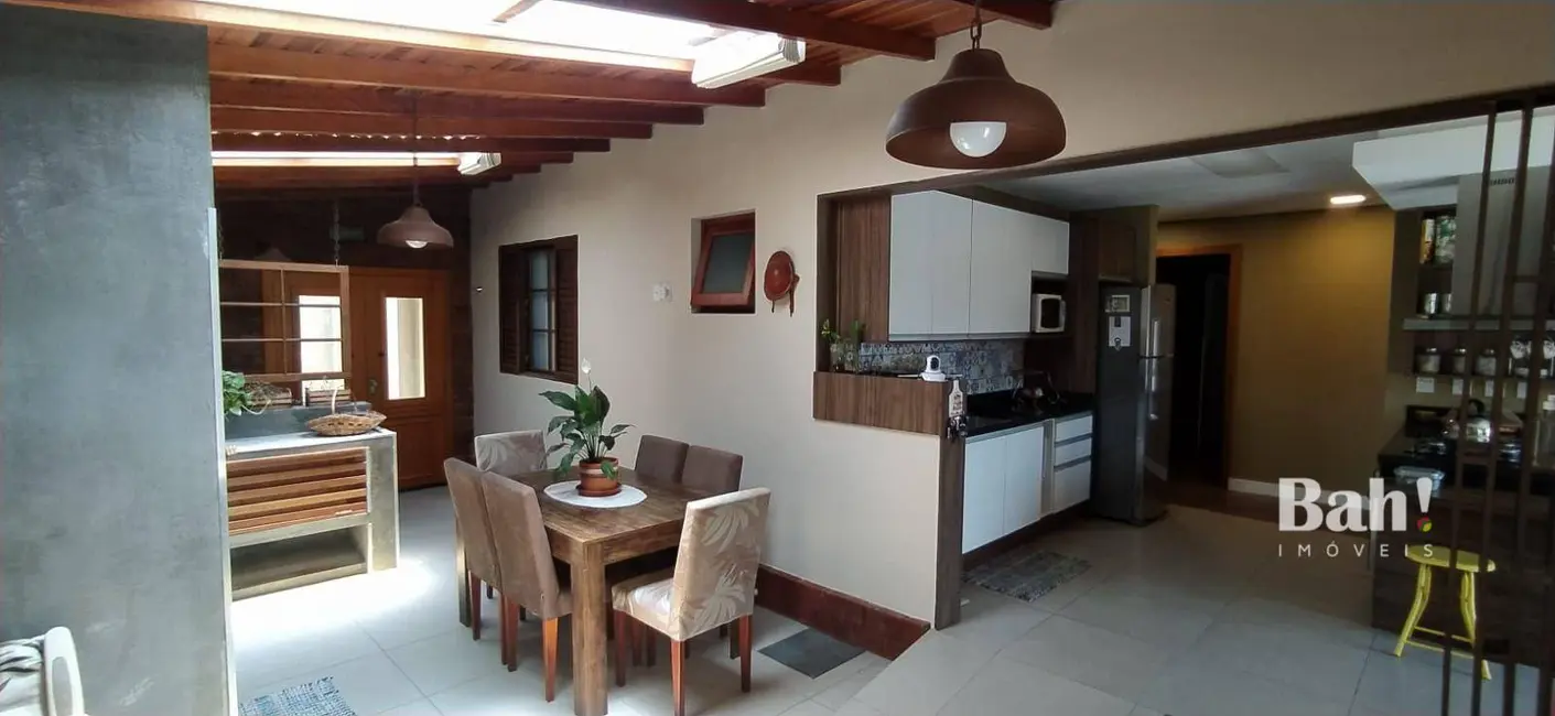 Foto 3 de Casa com 3 quartos à venda, 256m2 em Estância Velha, Canoas - RS