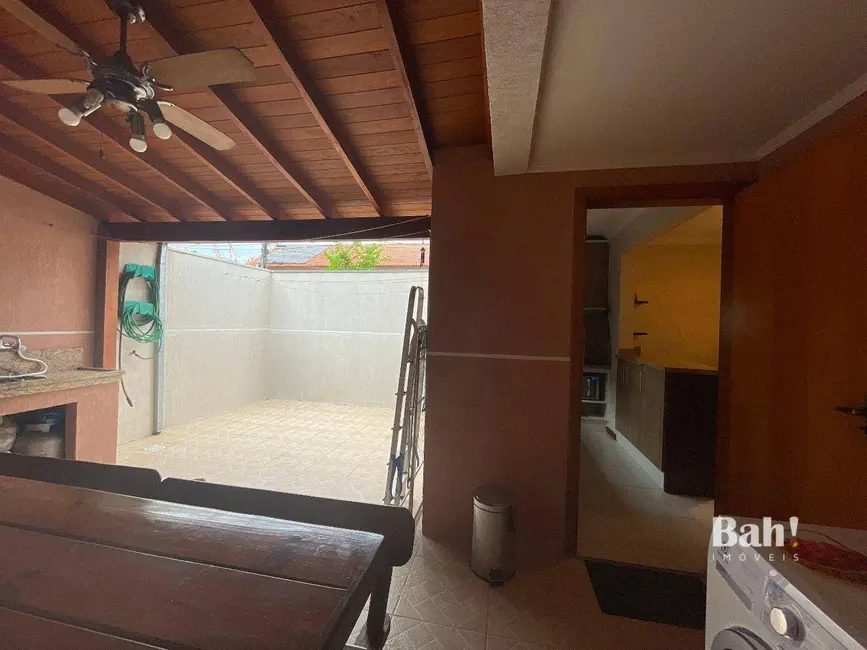 Sobrado com 3 quartos à venda, 100m2 em Fátima, Canoas - RS - imagem 9 Foto 9 de Sobrado com 3 quartos à venda, 100m2 em Fátima, Canoas - RS