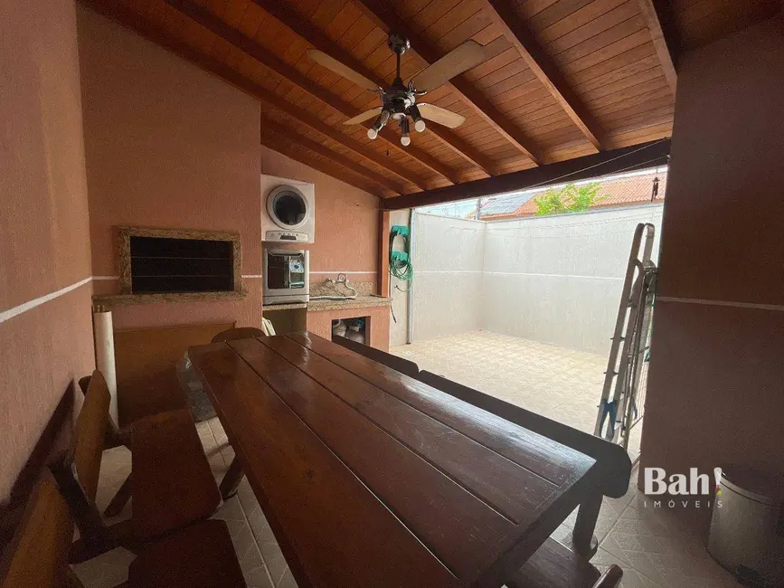 Sobrado com 3 quartos à venda, 100m2 em Fátima, Canoas - RS - imagem 7 Foto 7 de Sobrado com 3 quartos à venda, 100m2 em Fátima, Canoas - RS