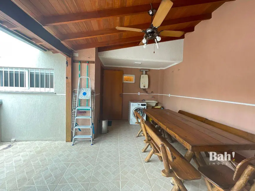 Sobrado com 3 quartos à venda, 100m2 em Fátima, Canoas - RS - imagem 8 Foto 8 de Sobrado com 3 quartos à venda, 100m2 em Fátima, Canoas - RS