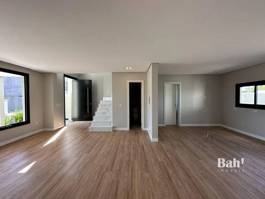 Sobrado com 3 quartos à venda, 160m2 em Fátima, Canoas - RS - imagem 3 Foto 3 de Sobrado com 3 quartos à venda, 160m2 em Fátima, Canoas - RS