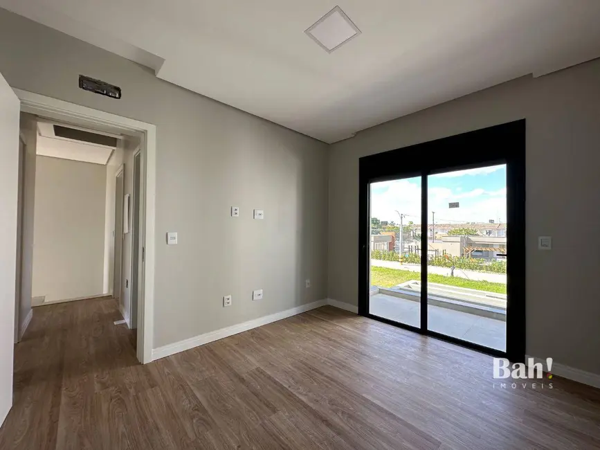 Sobrado com 3 quartos à venda, 160m2 em Fátima, Canoas - RS - imagem 9 Foto 9 de Sobrado com 3 quartos à venda, 160m2 em Fátima, Canoas - RS