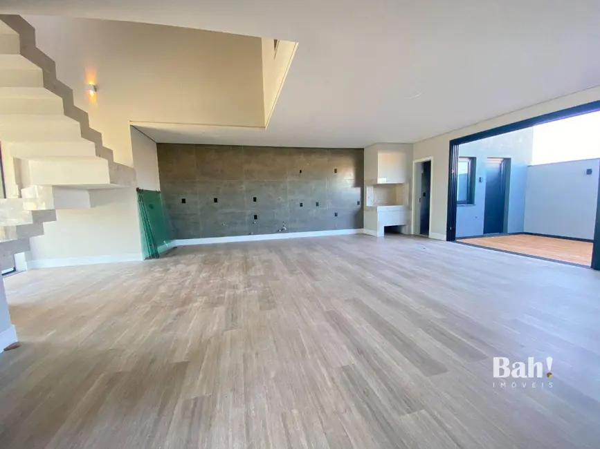 Sobrado com 3 quartos à venda e para alugar, 160m2 em Fátima, Canoas - RS - imagem 4 Foto 4 de Sobrado com 3 quartos à venda e para alugar, 160m2 em Fátima, Canoas - RS