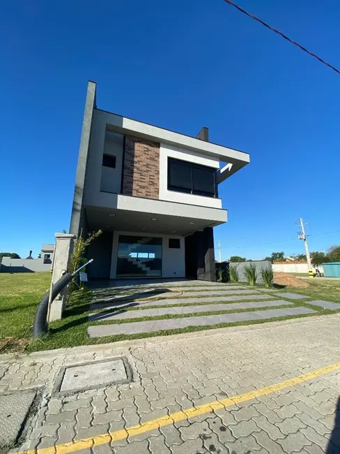 Foto 2 de Sobrado com 3 quartos à venda e para alugar, 160m2 em Fátima, Canoas - RS