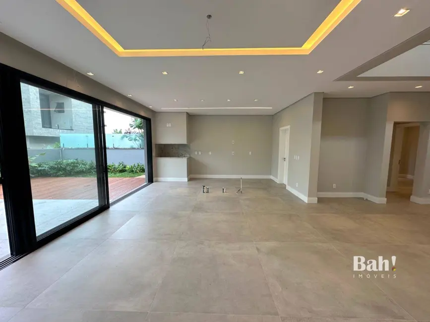 Sobrado com 4 quartos à venda, 368m2 em Marechal Rondon, Canoas - RS - imagem 6 Foto 6 de Sobrado com 4 quartos à venda, 368m2 em Marechal Rondon, Canoas - RS