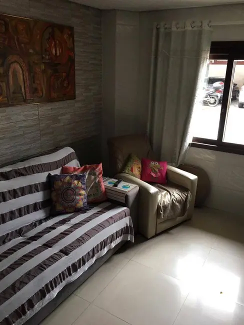 Sobrado com 3 quartos à venda, 105m2 em Niterói, Canoas - RS - imagem 3 Foto 3 de Sobrado com 3 quartos à venda, 105m2 em Niterói, Canoas - RS