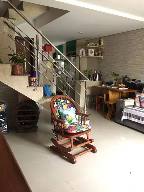 Sobrado com 3 quartos à venda, 105m2 em Niterói, Canoas - RS - imagem 5 Foto 5 de Sobrado com 3 quartos à venda, 105m2 em Niterói, Canoas - RS