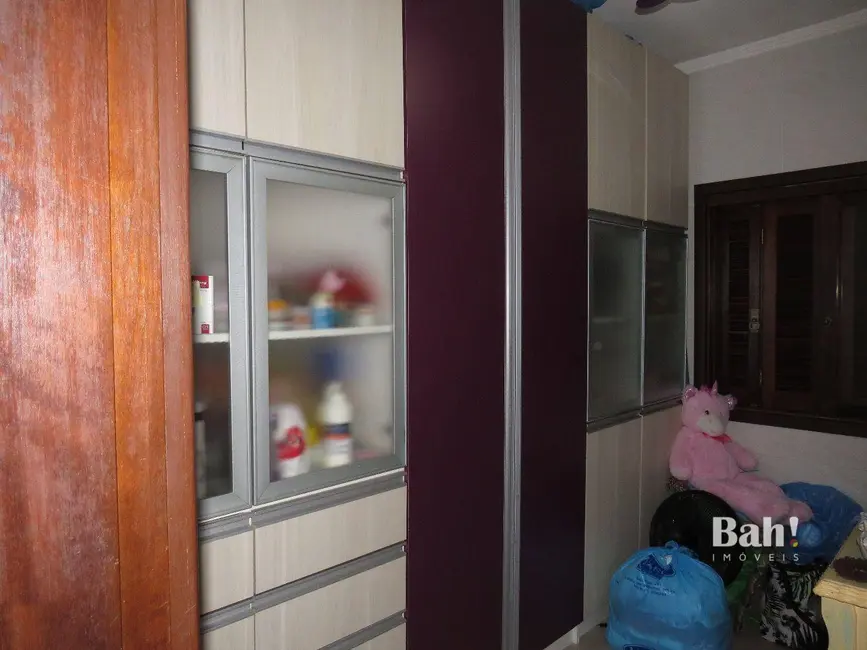 Sobrado com 3 quartos à venda, 105m2 em Niterói, Canoas - RS - imagem 7 Foto 7 de Sobrado com 3 quartos à venda, 105m2 em Niterói, Canoas - RS