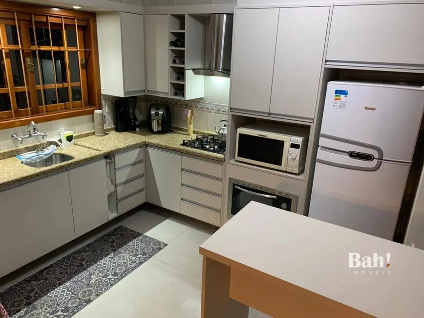Sobrado com 3 quartos à venda, 200m2 em Estância Velha, Canoas - RS - imagem 5 Foto 5 de Sobrado com 3 quartos à venda, 200m2 em Estância Velha, Canoas - RS