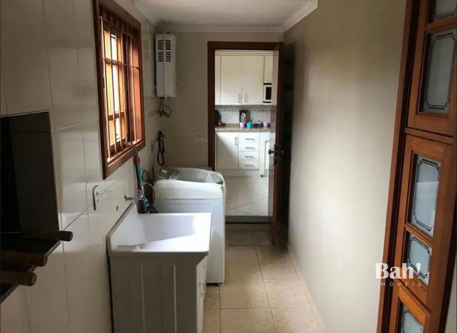 Sobrado com 3 quartos à venda, 200m2 em Estância Velha, Canoas - RS - imagem 6 Foto 6 de Sobrado com 3 quartos à venda, 200m2 em Estância Velha, Canoas - RS