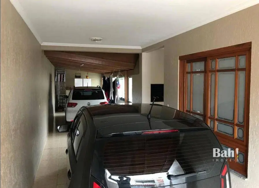 Sobrado com 3 quartos à venda, 200m2 em Estância Velha, Canoas - RS - imagem 8 Foto 8 de Sobrado com 3 quartos à venda, 200m2 em Estância Velha, Canoas - RS
