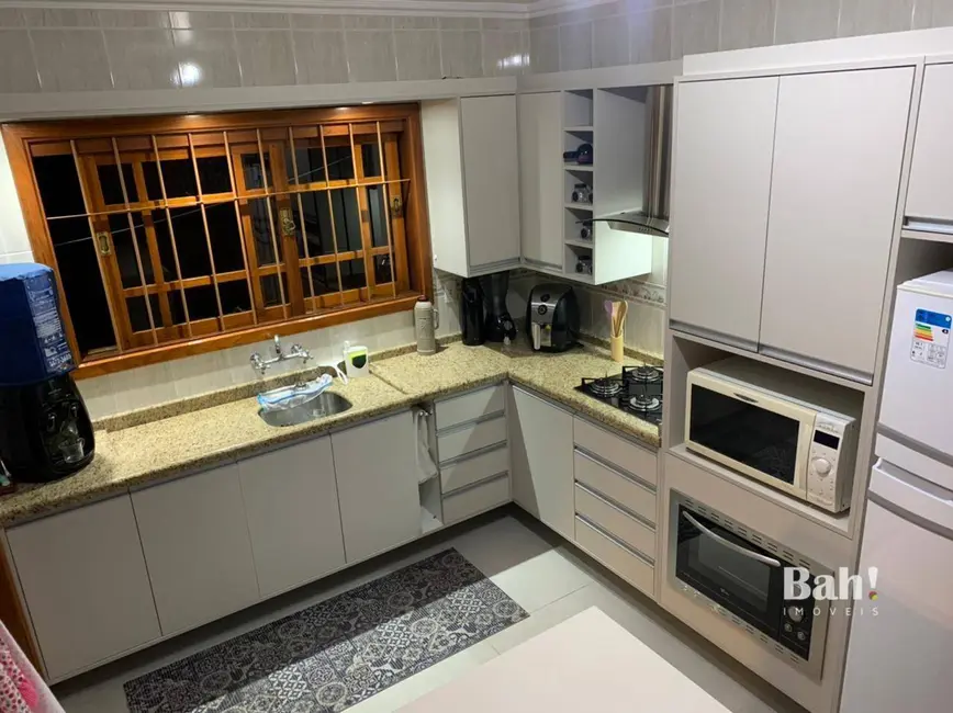 Sobrado com 3 quartos à venda, 200m2 em Estância Velha, Canoas - RS - imagem 3 Foto 3 de Sobrado com 3 quartos à venda, 200m2 em Estância Velha, Canoas - RS
