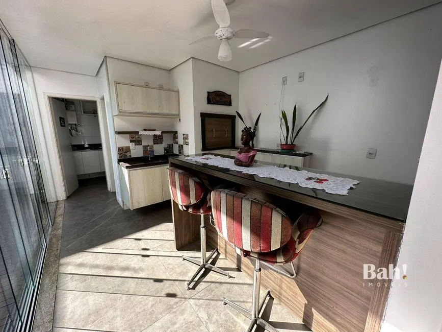 Sobrado com 3 quartos à venda, 150m2 em Estância Velha, Canoas - RS - imagem 4 Foto 4 de Sobrado com 3 quartos à venda, 150m2 em Estância Velha, Canoas - RS