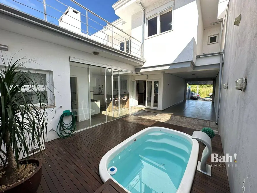 Sobrado com 3 quartos à venda, 150m2 em Estância Velha, Canoas - RS - imagem 6 Foto 6 de Sobrado com 3 quartos à venda, 150m2 em Estância Velha, Canoas - RS