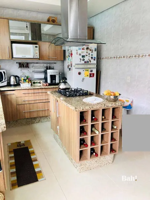 Foto 3 de Sobrado com 4 quartos à venda, 200m2 em Parque da Matriz, Cachoeirinha - RS