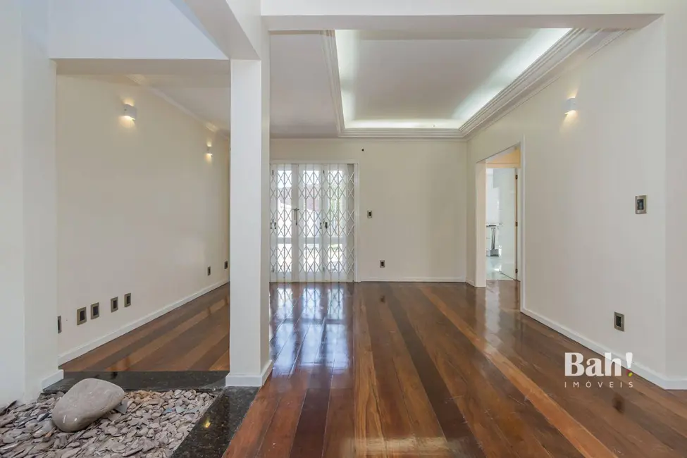 Sobrado com 3 quartos à venda, 544m2 em Centro, Esteio - RS - imagem 8 Foto 8 de Sobrado com 3 quartos à venda, 544m2 em Centro, Esteio - RS