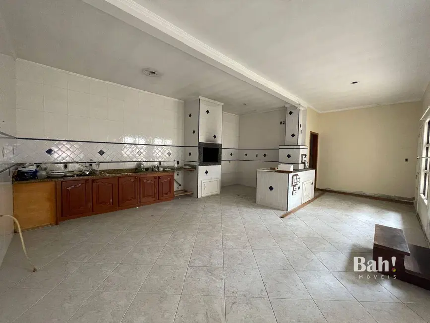 Sobrado com 3 quartos para alugar, 280m2 em Centro, Canoas - RS - imagem 5 Foto 5 de Sobrado com 3 quartos para alugar, 280m2 em Centro, Canoas - RS