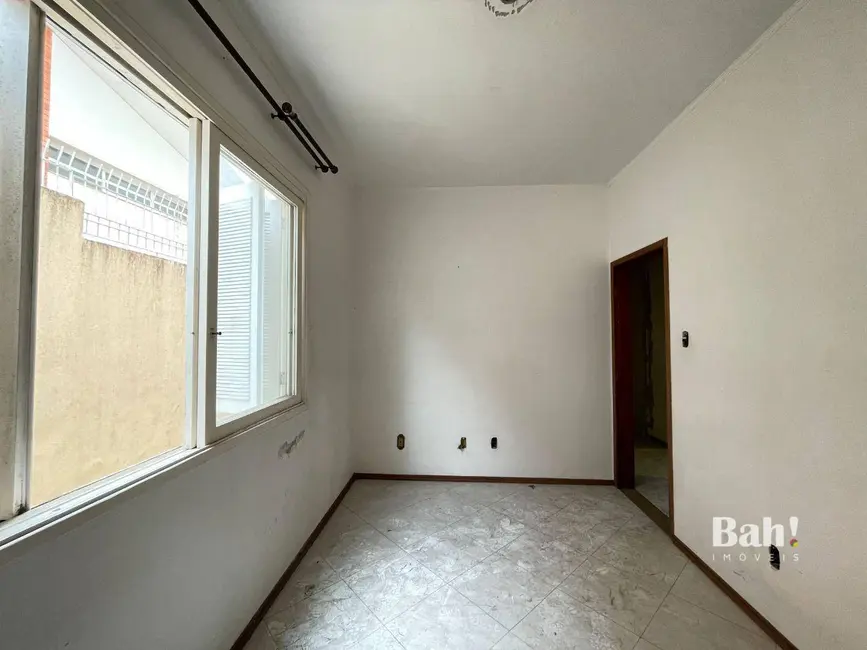 Sobrado com 3 quartos para alugar, 280m2 em Centro, Canoas - RS - imagem 6 Foto 6 de Sobrado com 3 quartos para alugar, 280m2 em Centro, Canoas - RS