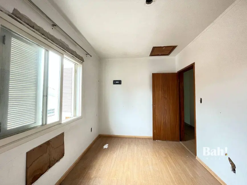 Sobrado com 3 quartos para alugar, 280m2 em Centro, Canoas - RS - imagem 7 Foto 7 de Sobrado com 3 quartos para alugar, 280m2 em Centro, Canoas - RS