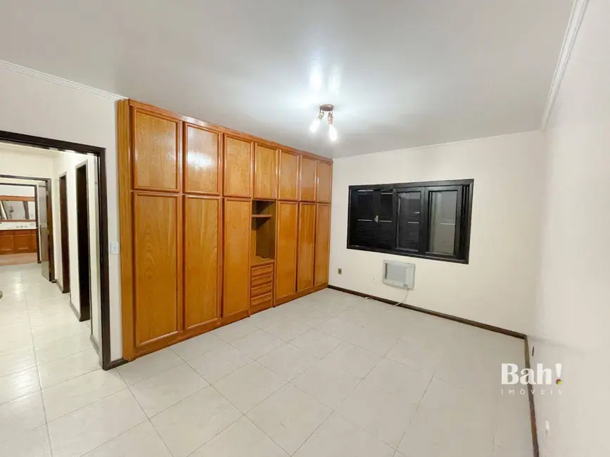 Sobrado com 4 quartos à venda, 320m2 em Harmonia, Canoas - RS - imagem 4 Foto 4 de Sobrado com 4 quartos à venda, 320m2 em Harmonia, Canoas - RS