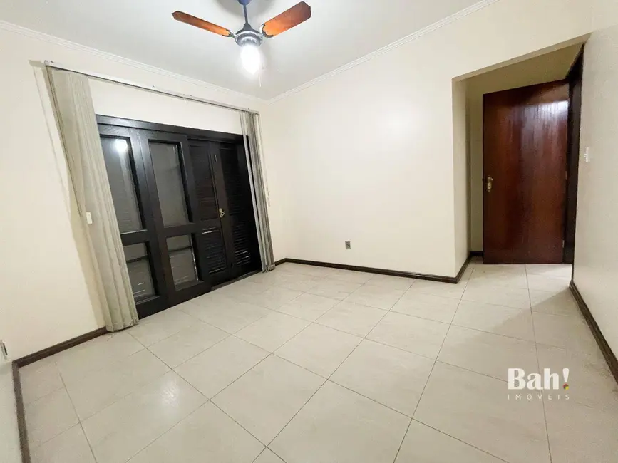 Sobrado com 4 quartos à venda, 320m2 em Harmonia, Canoas - RS - imagem 3 Foto 3 de Sobrado com 4 quartos à venda, 320m2 em Harmonia, Canoas - RS