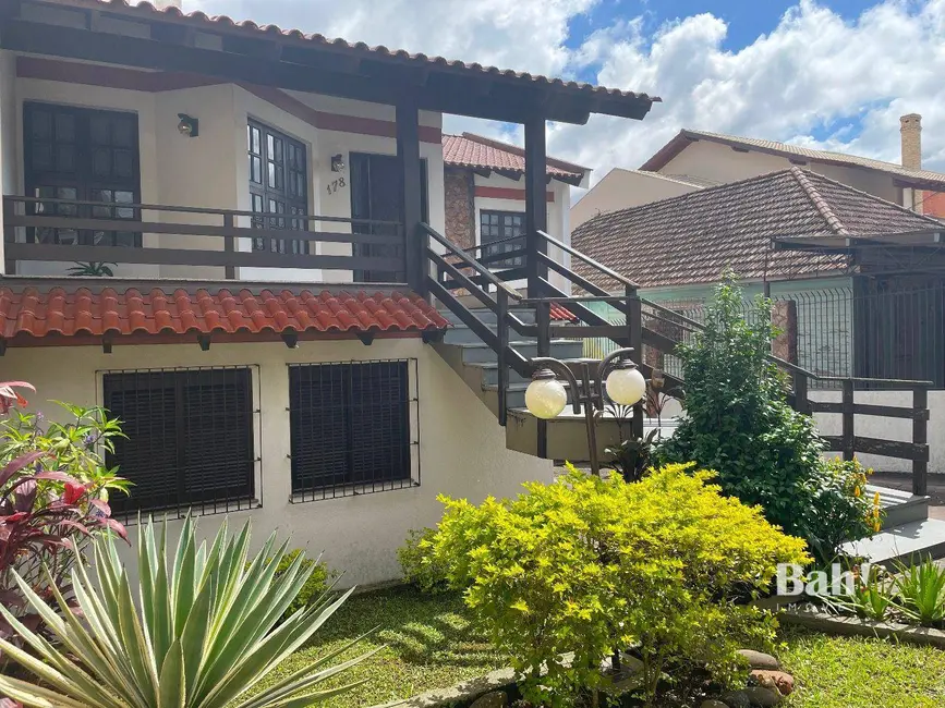 Sobrado com 5 quartos à venda, 406m2 em Marechal Rondon, Canoas - RS - imagem 1 Foto 1 de Sobrado com 5 quartos à venda, 406m2 em Marechal Rondon, Canoas - RS
