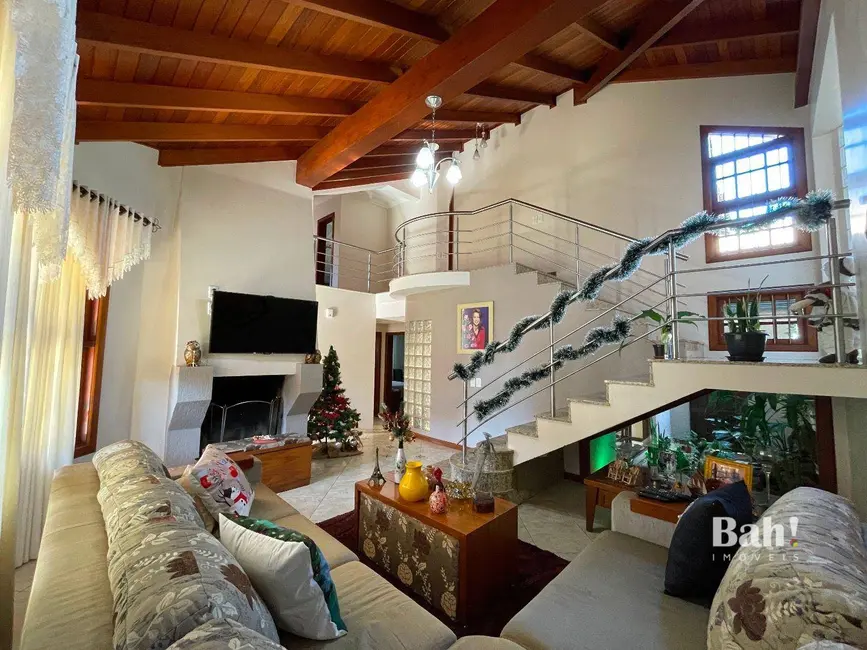 Sobrado com 4 quartos à venda, 672m2 em Estância Velha, Canoas - RS - imagem 3 Foto 3 de Sobrado com 4 quartos à venda, 672m2 em Estância Velha, Canoas - RS