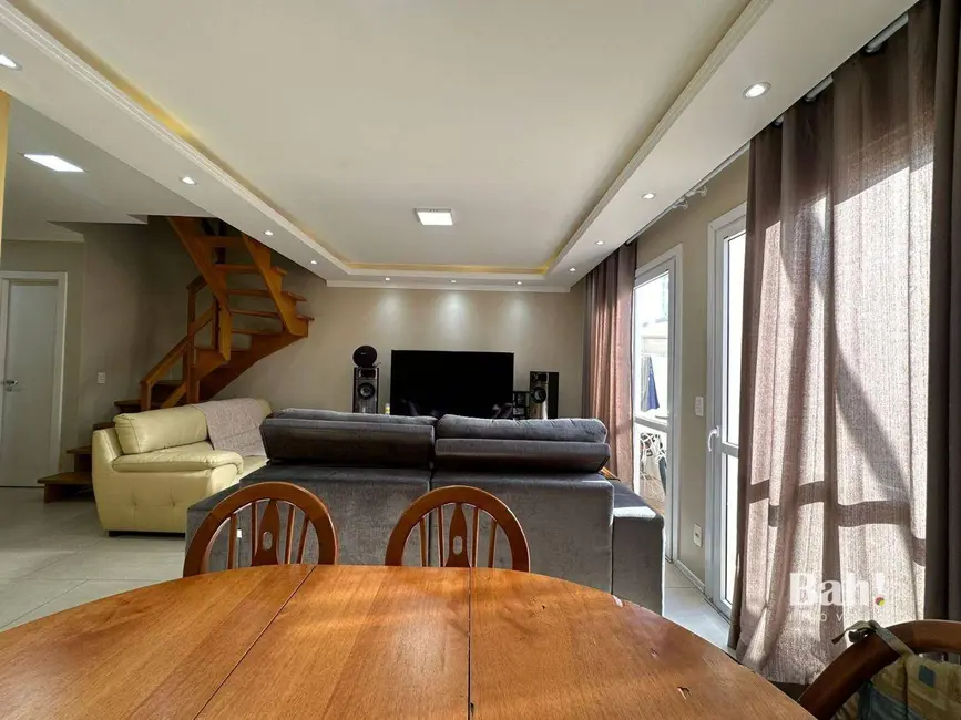 Sobrado com 3 quartos à venda, 135m2 em Centro, Canoas - RS - imagem 5 Foto 5 de Sobrado com 3 quartos à venda, 135m2 em Centro, Canoas - RS