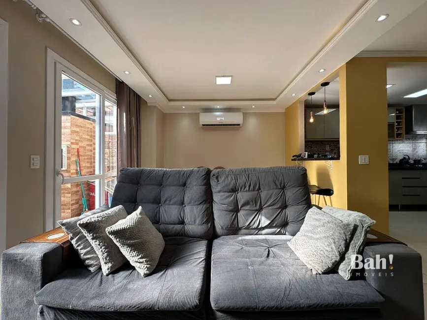 Sobrado com 3 quartos à venda, 135m2 em Centro, Canoas - RS - imagem 6 Foto 6 de Sobrado com 3 quartos à venda, 135m2 em Centro, Canoas - RS