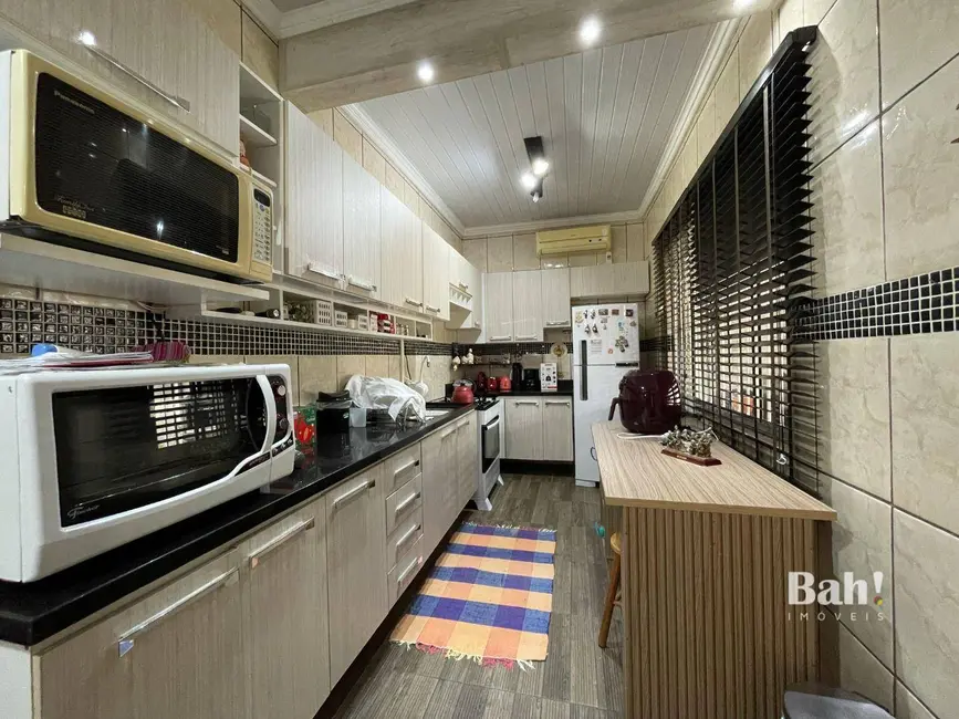 Casa com 4 quartos à venda, 429m2 em Fátima, Canoas - RS - imagem 3 Foto 3 de Casa com 4 quartos à venda, 429m2 em Fátima, Canoas - RS