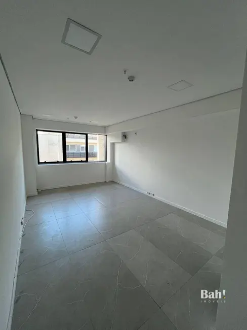 Sala Comercial à venda, 30m2 em Marechal Rondon, Canoas - RS - imagem 2 Foto 2 de Sala Comercial à venda, 30m2 em Marechal Rondon, Canoas - RS
