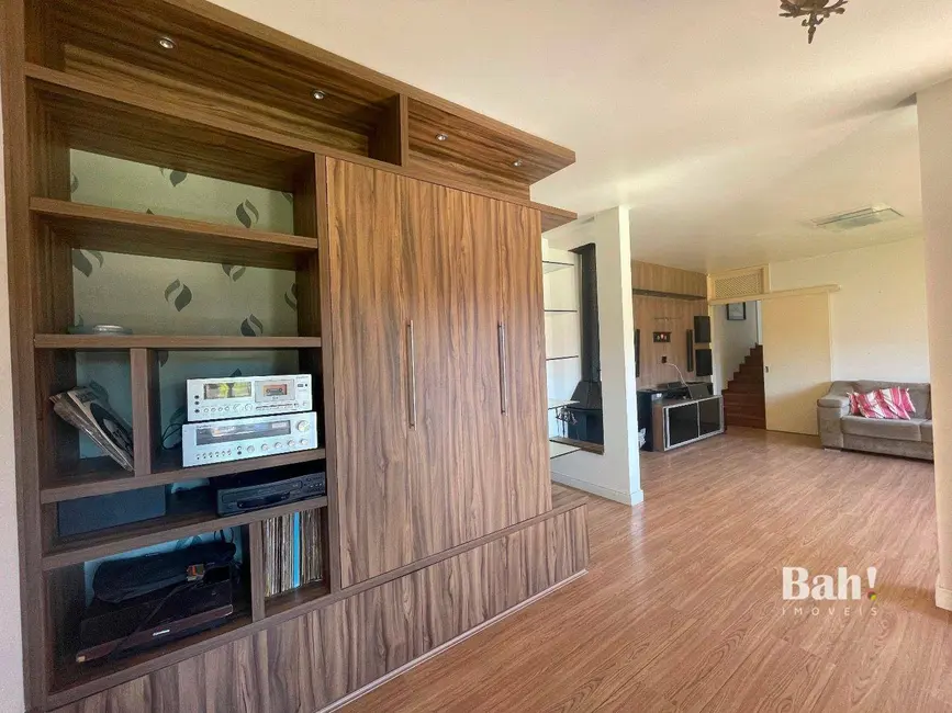 Casa com 3 quartos à venda, 384m2 em Guarani, Novo Hamburgo - RS - imagem 3 Foto 3 de Casa com 3 quartos à venda, 384m2 em Guarani, Novo Hamburgo - RS