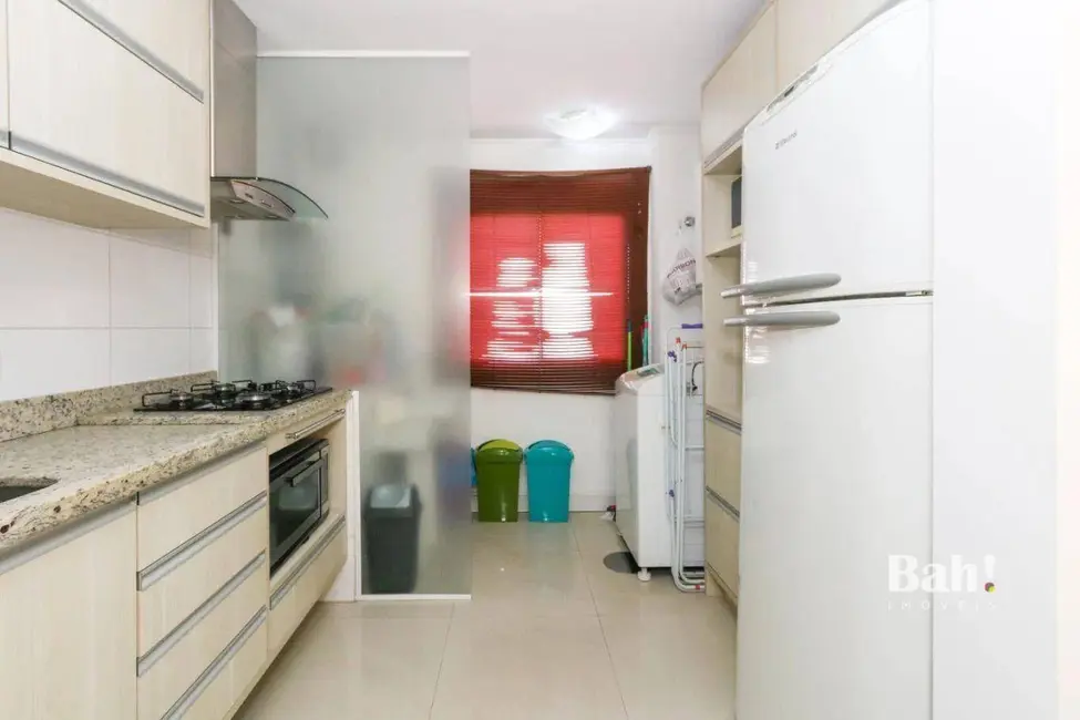Sobrado com 3 quartos à venda, 200m2 em Canoas - RS - imagem 5 Foto 5 de Sobrado com 3 quartos à venda, 200m2 em Canoas - RS