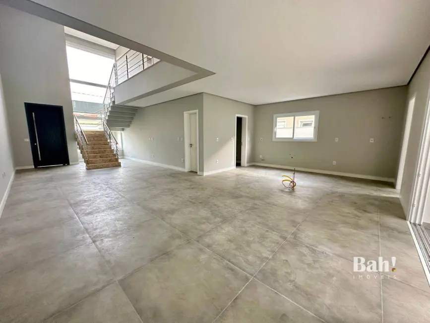 Sobrado com 3 quartos à venda, 230m2 em Igara, Canoas - RS - imagem 3 Foto 3 de Sobrado com 3 quartos à venda, 230m2 em Igara, Canoas - RS