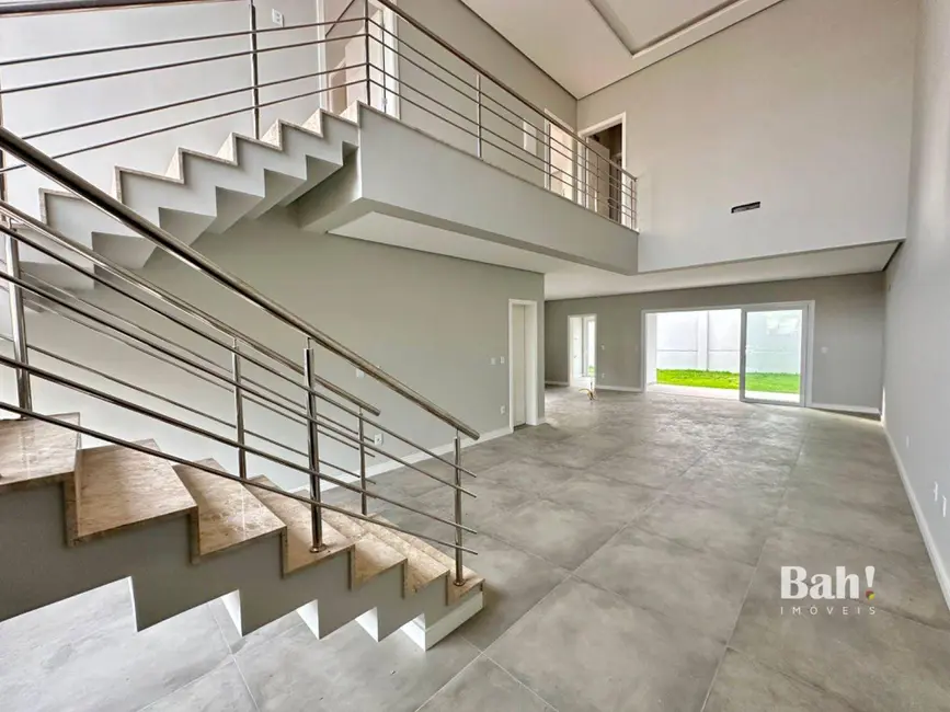 Foto 2 de Sobrado com 3 quartos à venda, 230m2 em Igara, Canoas - RS