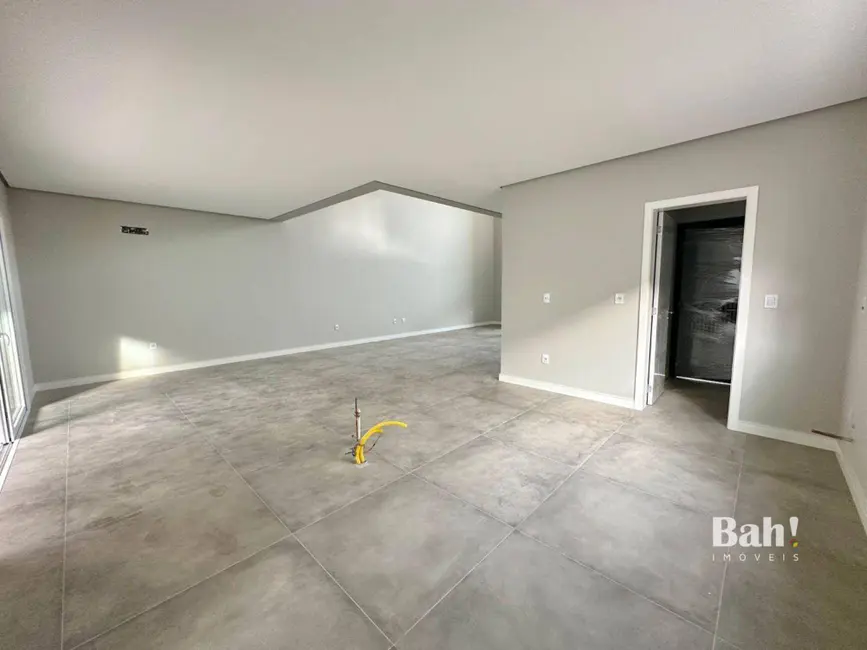 Sobrado com 3 quartos à venda, 230m2 em Igara, Canoas - RS - imagem 5 Foto 5 de Sobrado com 3 quartos à venda, 230m2 em Igara, Canoas - RS