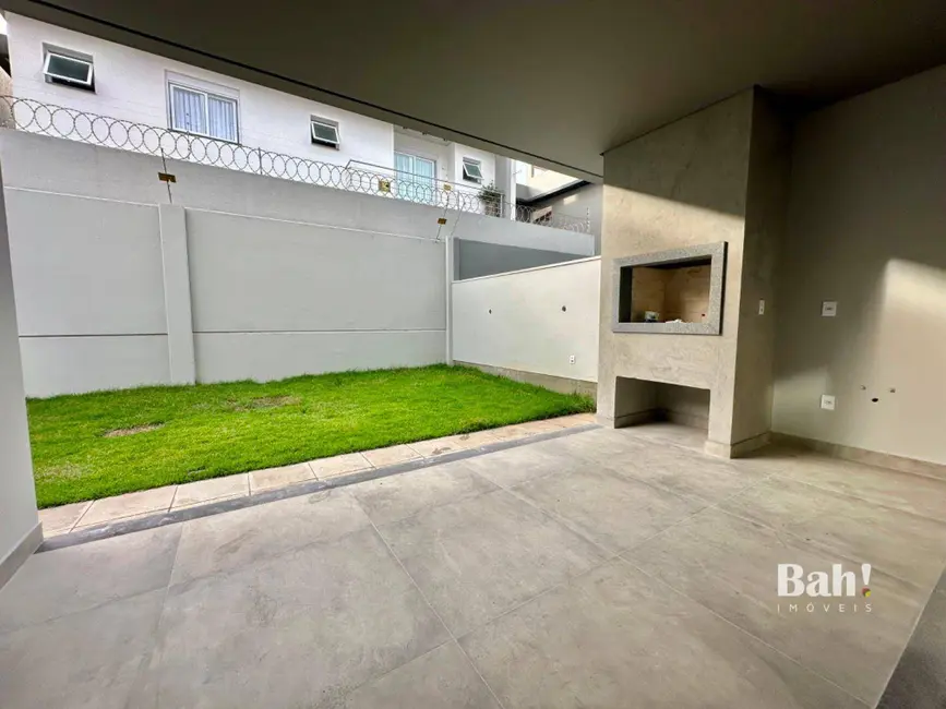 Sobrado com 3 quartos à venda, 230m2 em Igara, Canoas - RS - imagem 6 Foto 6 de Sobrado com 3 quartos à venda, 230m2 em Igara, Canoas - RS