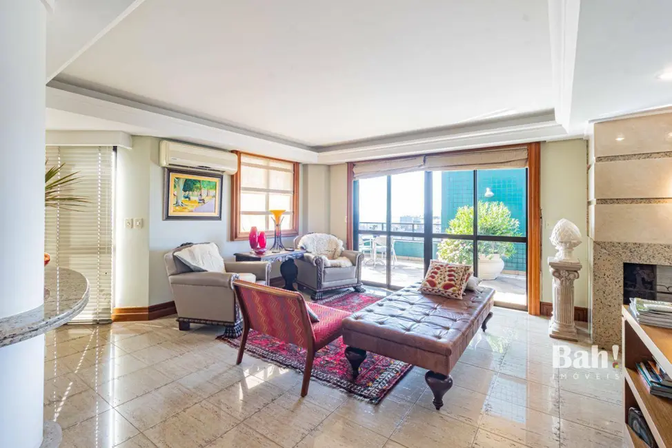 Foto 3 de Cobertura com 3 quartos à venda, 450m2 em Centro, Canoas - RS