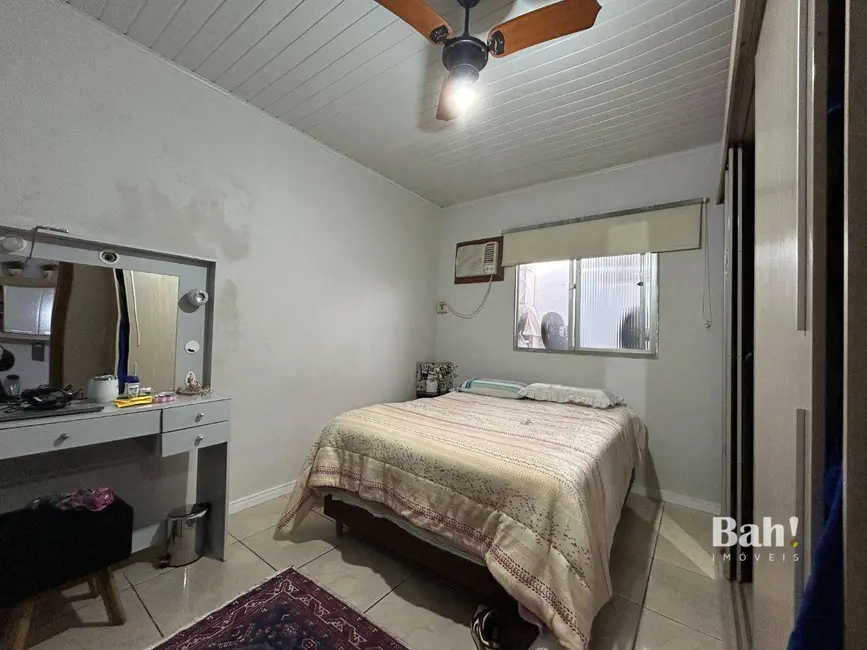 Casa com 2 quartos à venda, 200m2 em Estância Velha, Canoas - RS - imagem 8 Foto 8 de Casa com 2 quartos à venda, 200m2 em Estância Velha, Canoas - RS
