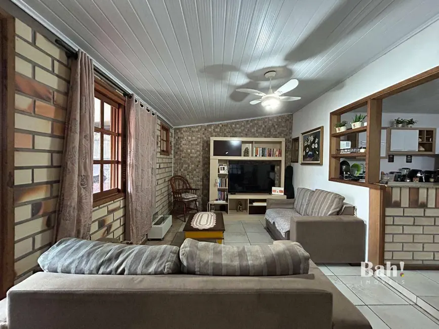 Casa com 2 quartos à venda, 200m2 em Estância Velha, Canoas - RS - imagem 3 Foto 3 de Casa com 2 quartos à venda, 200m2 em Estância Velha, Canoas - RS