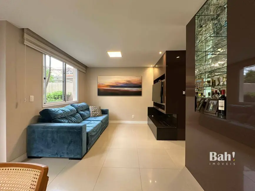 Sobrado com 3 quartos à venda, 200m2 em Canoas - RS - imagem 3 Foto 3 de Sobrado com 3 quartos à venda, 200m2 em Canoas - RS