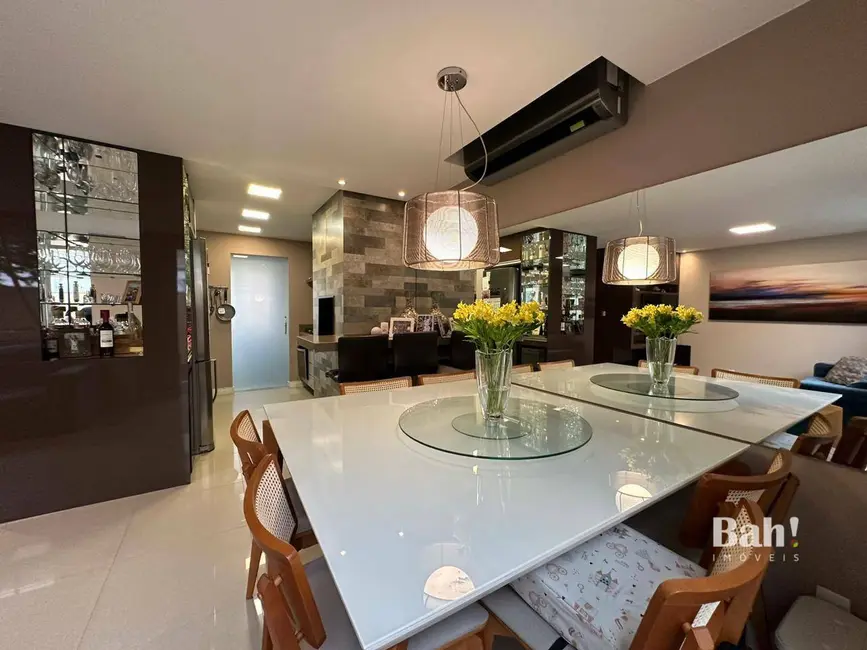 Sobrado com 3 quartos à venda, 200m2 em Canoas - RS - imagem 4 Foto 4 de Sobrado com 3 quartos à venda, 200m2 em Canoas - RS
