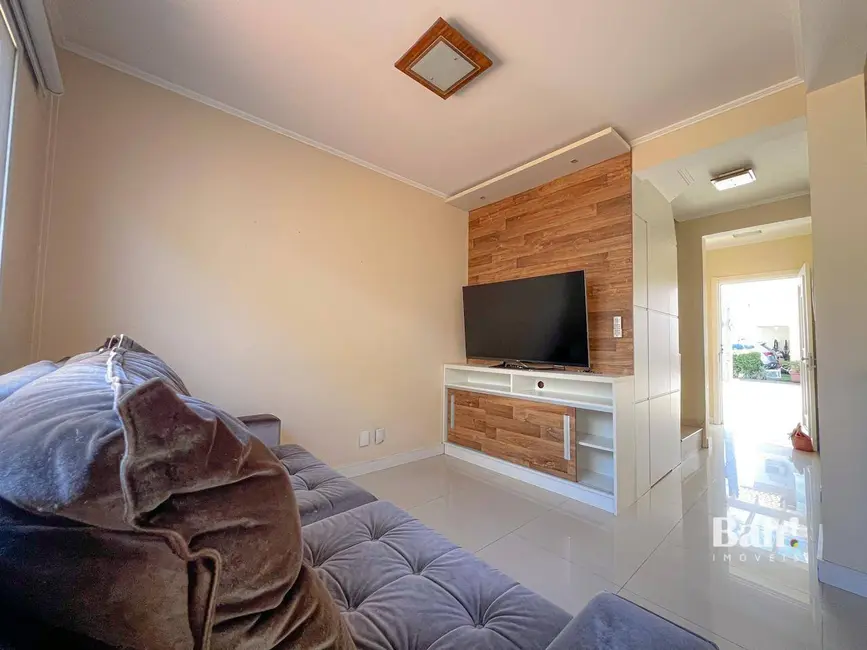 Sobrado com 3 quartos à venda, 200m2 em Canoas - RS - imagem 6 Foto 6 de Sobrado com 3 quartos à venda, 200m2 em Canoas - RS