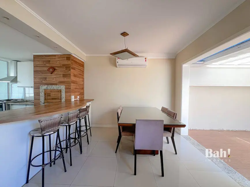 Sobrado com 3 quartos à venda, 200m2 em Canoas - RS - imagem 5 Foto 5 de Sobrado com 3 quartos à venda, 200m2 em Canoas - RS