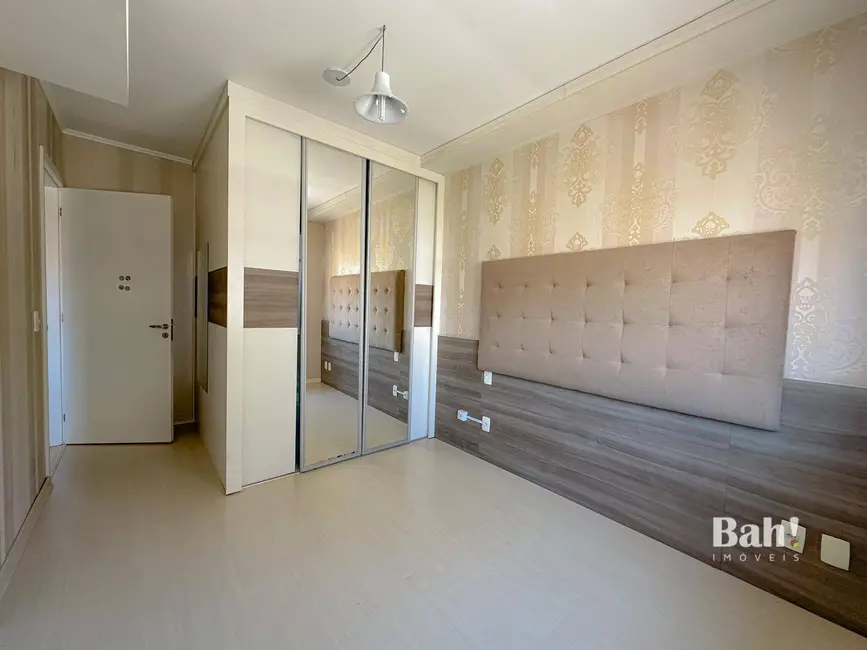 Sobrado com 3 quartos à venda, 200m2 em Canoas - RS - imagem 9 Foto 9 de Sobrado com 3 quartos à venda, 200m2 em Canoas - RS