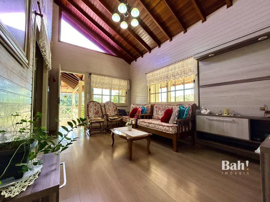 Foto 2 de Casa com 3 quartos à venda, 600m2 em Santo Inácio, Esteio - RS