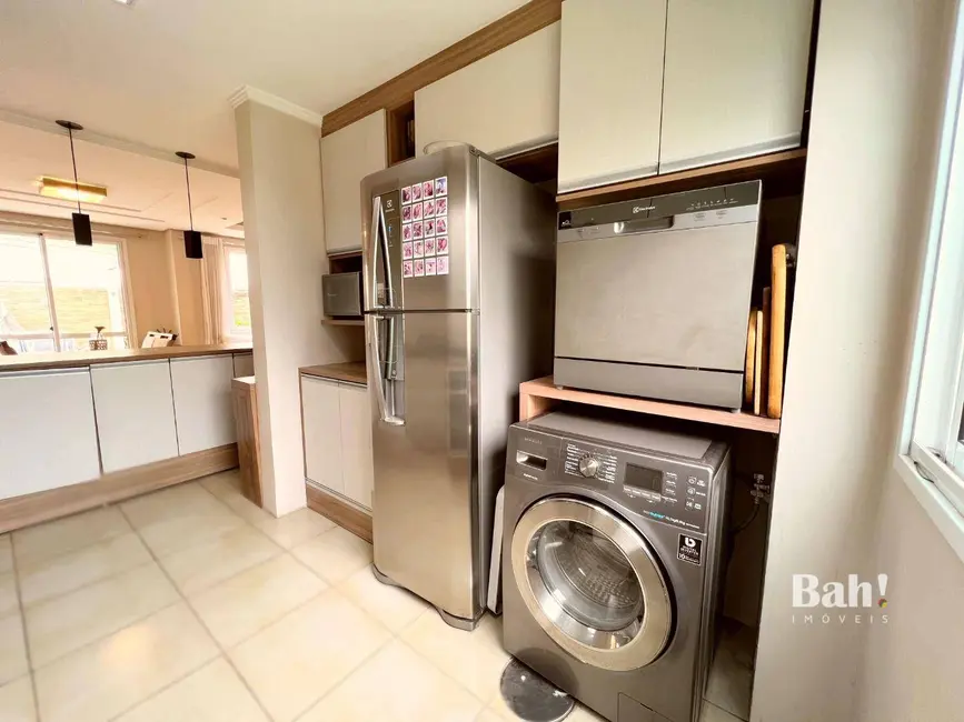 Sobrado com 3 quartos à venda, 200m2 em Estância Velha, Canoas - RS - imagem 7 Foto 7 de Sobrado com 3 quartos à venda, 200m2 em Estância Velha, Canoas - RS