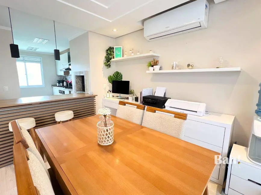 Sobrado com 3 quartos à venda, 200m2 em Estância Velha, Canoas - RS - imagem 4 Foto 4 de Sobrado com 3 quartos à venda, 200m2 em Estância Velha, Canoas - RS