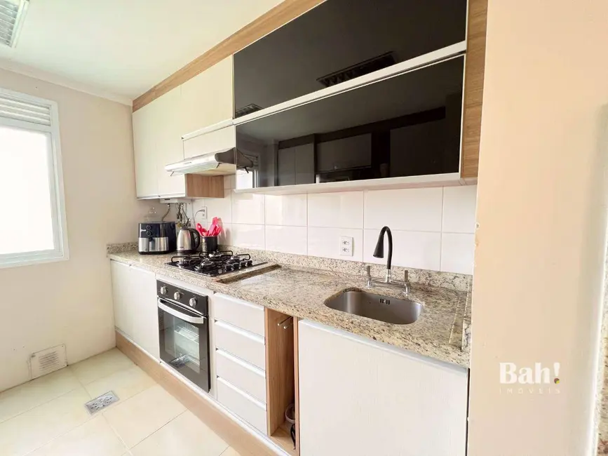 Sobrado com 3 quartos à venda, 200m2 em Estância Velha, Canoas - RS - imagem 6 Foto 6 de Sobrado com 3 quartos à venda, 200m2 em Estância Velha, Canoas - RS