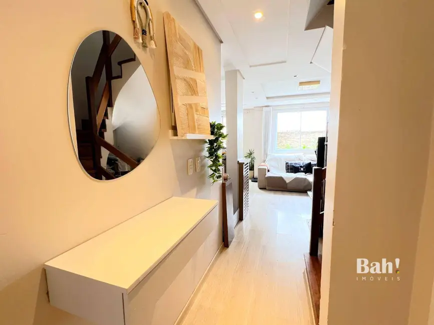 Sobrado com 3 quartos à venda, 200m2 em Estância Velha, Canoas - RS - imagem 8 Foto 8 de Sobrado com 3 quartos à venda, 200m2 em Estância Velha, Canoas - RS
